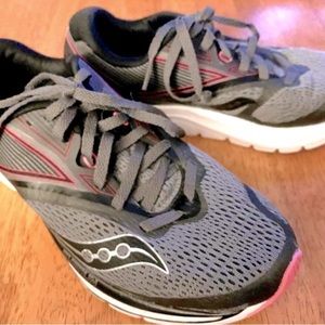 Saucony Everun women's athletic shoes.
Size 7.